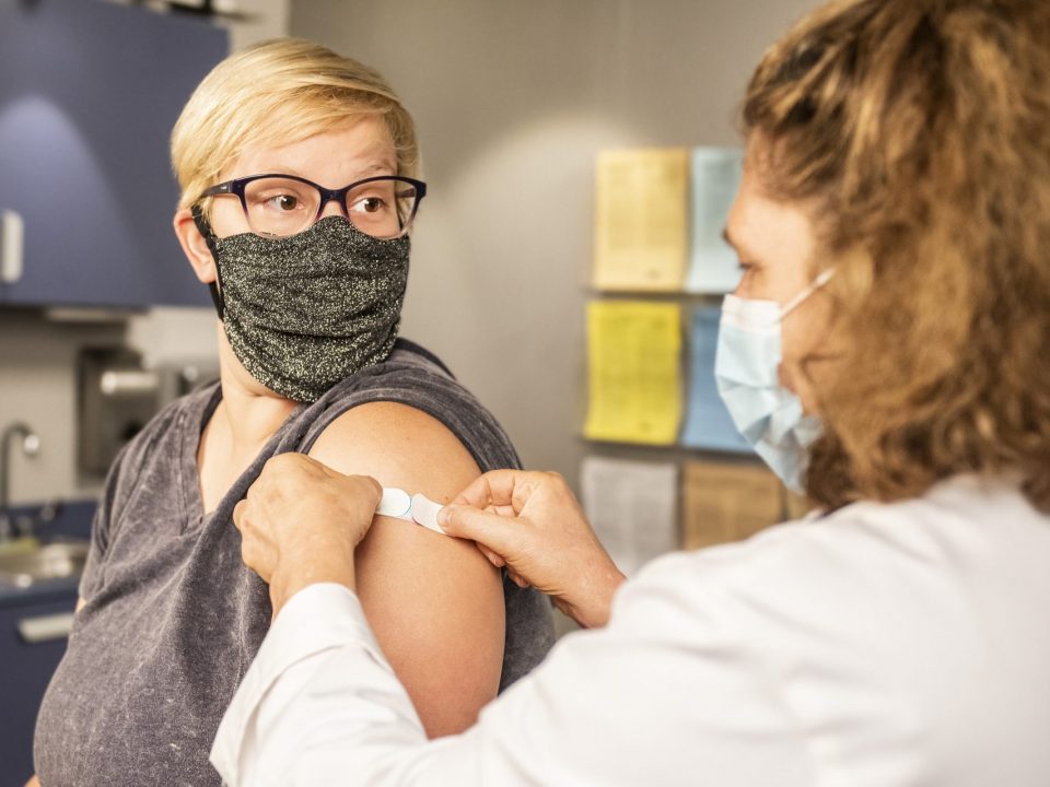 Vaccinare operatori sanitari e allievi a rischio
